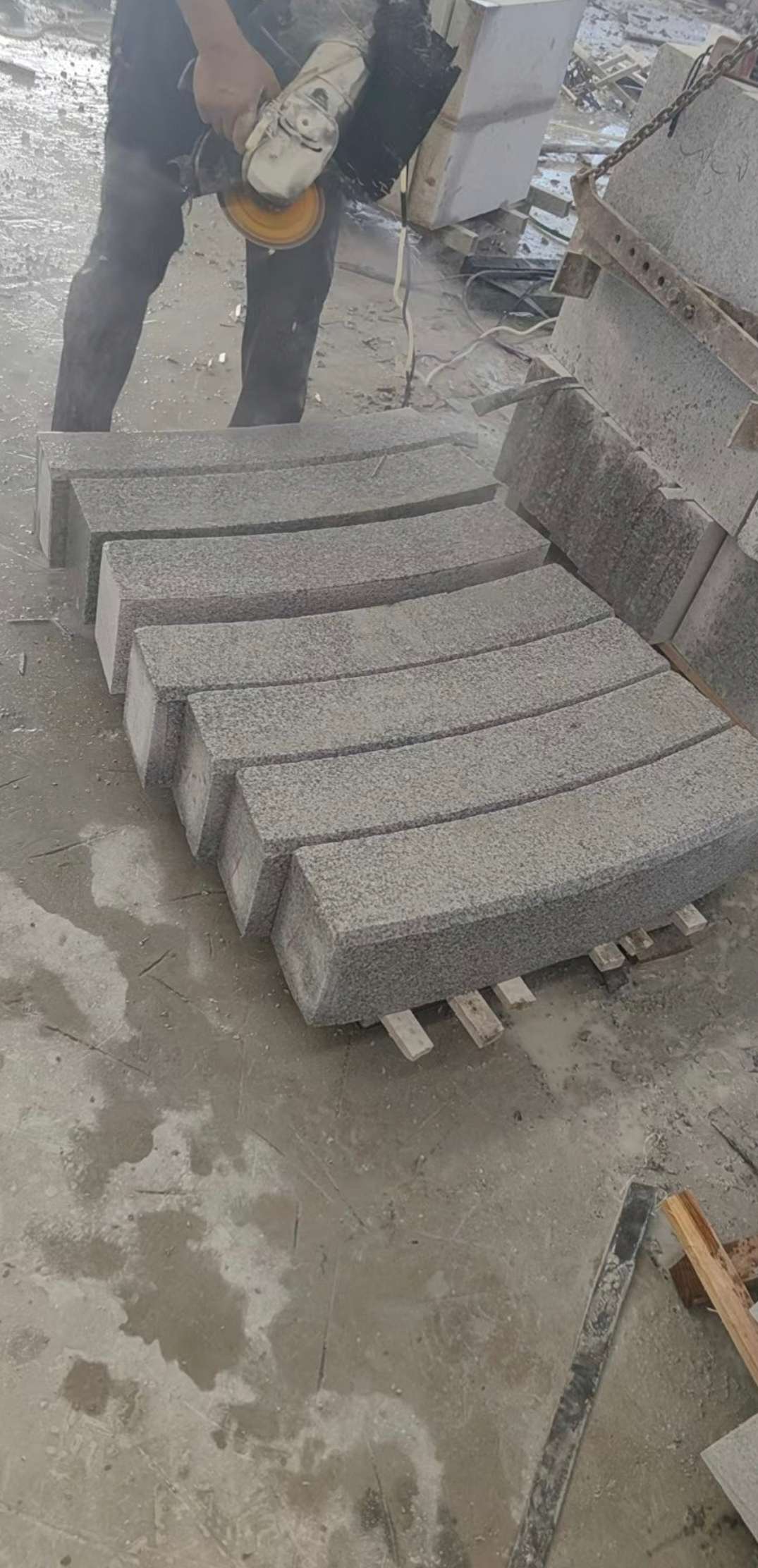 安庆芝麻白弧形路牙石